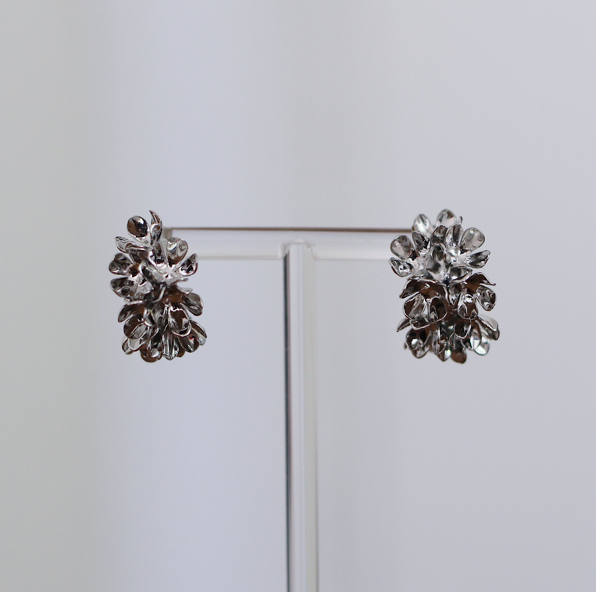 Aros Flor texturizada Plateadas