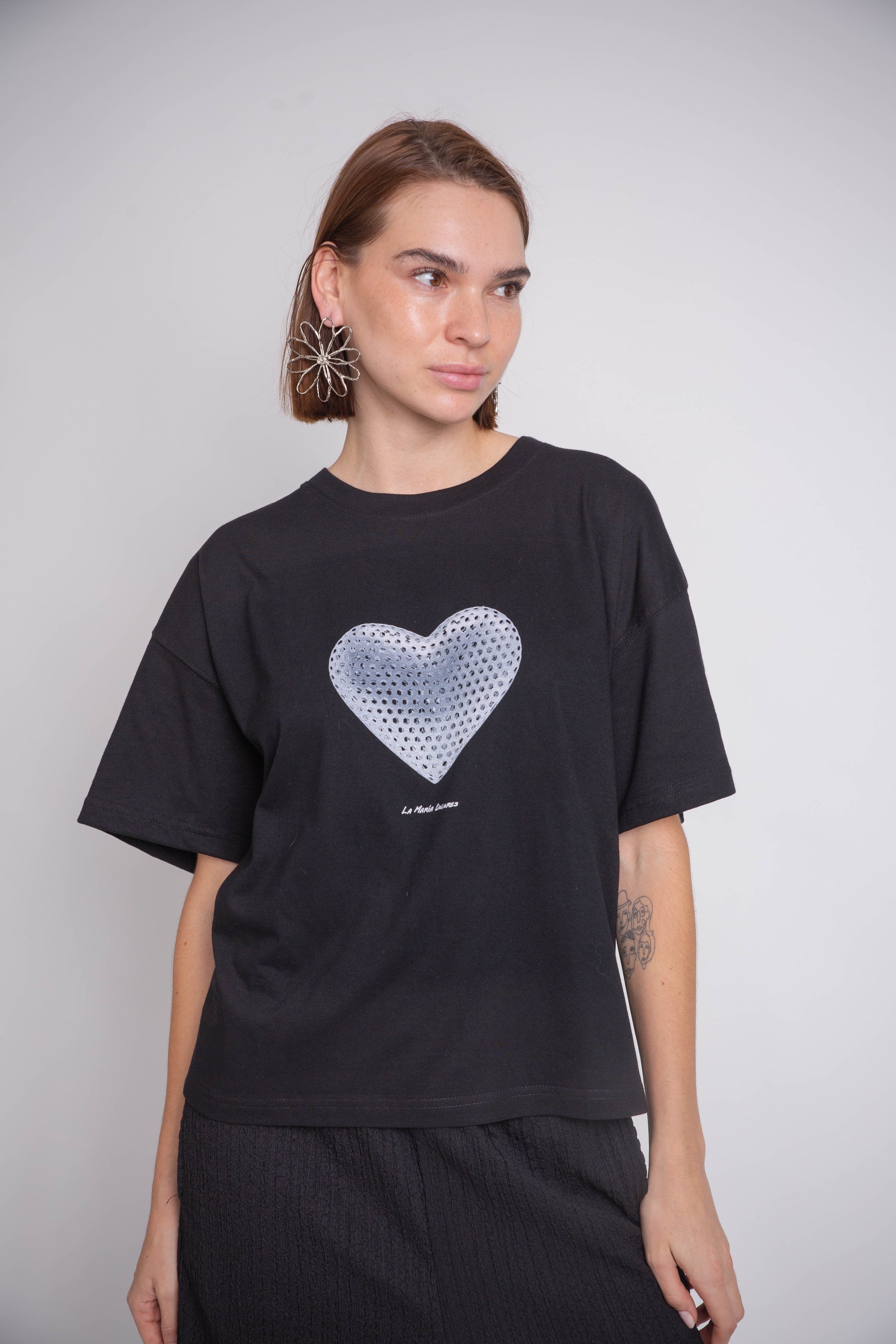 Polera Corazón metálico Negra