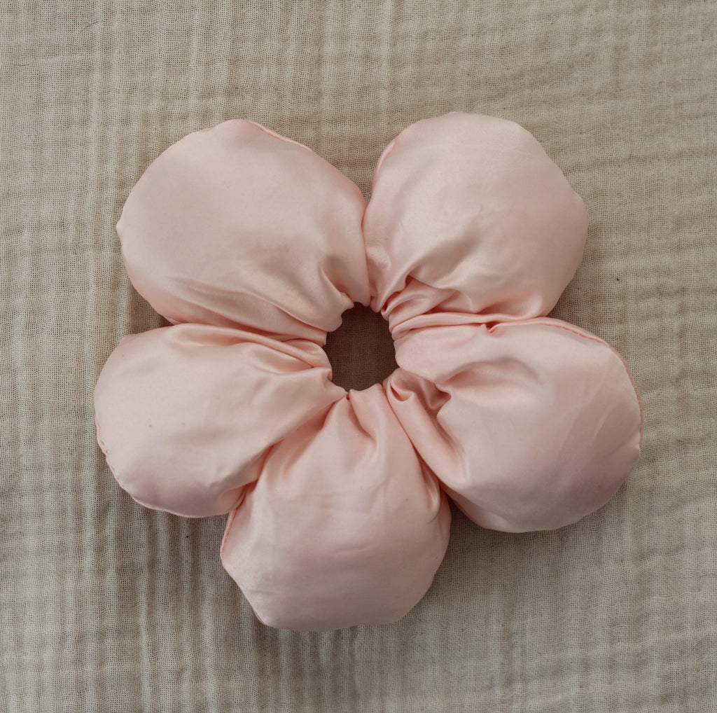 Maxi Scrunchie Flor Rellena Rosada