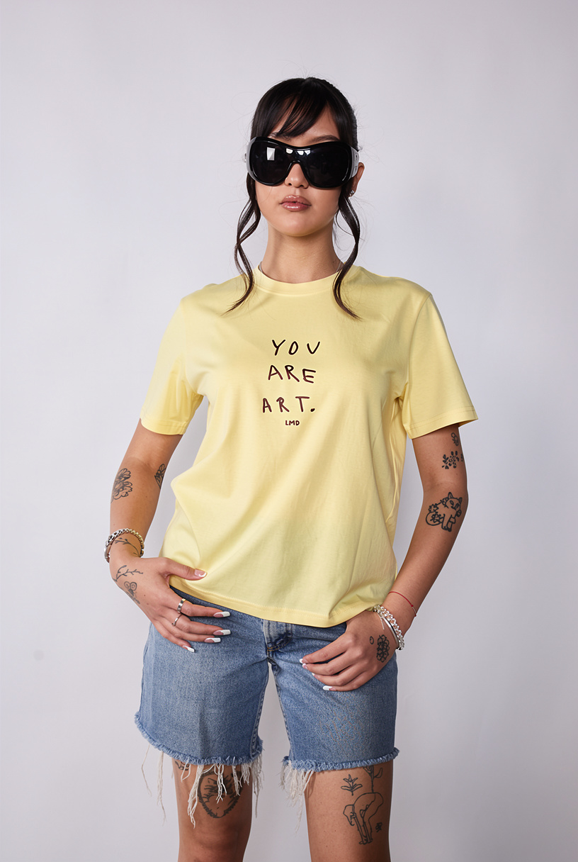 Polera Slim Fit Yellow Butter Bordada You are art.
