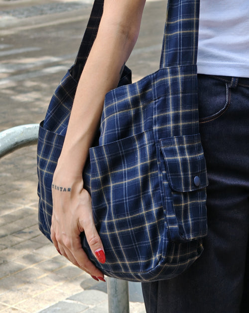 Crossbody cargo bag tartán azul