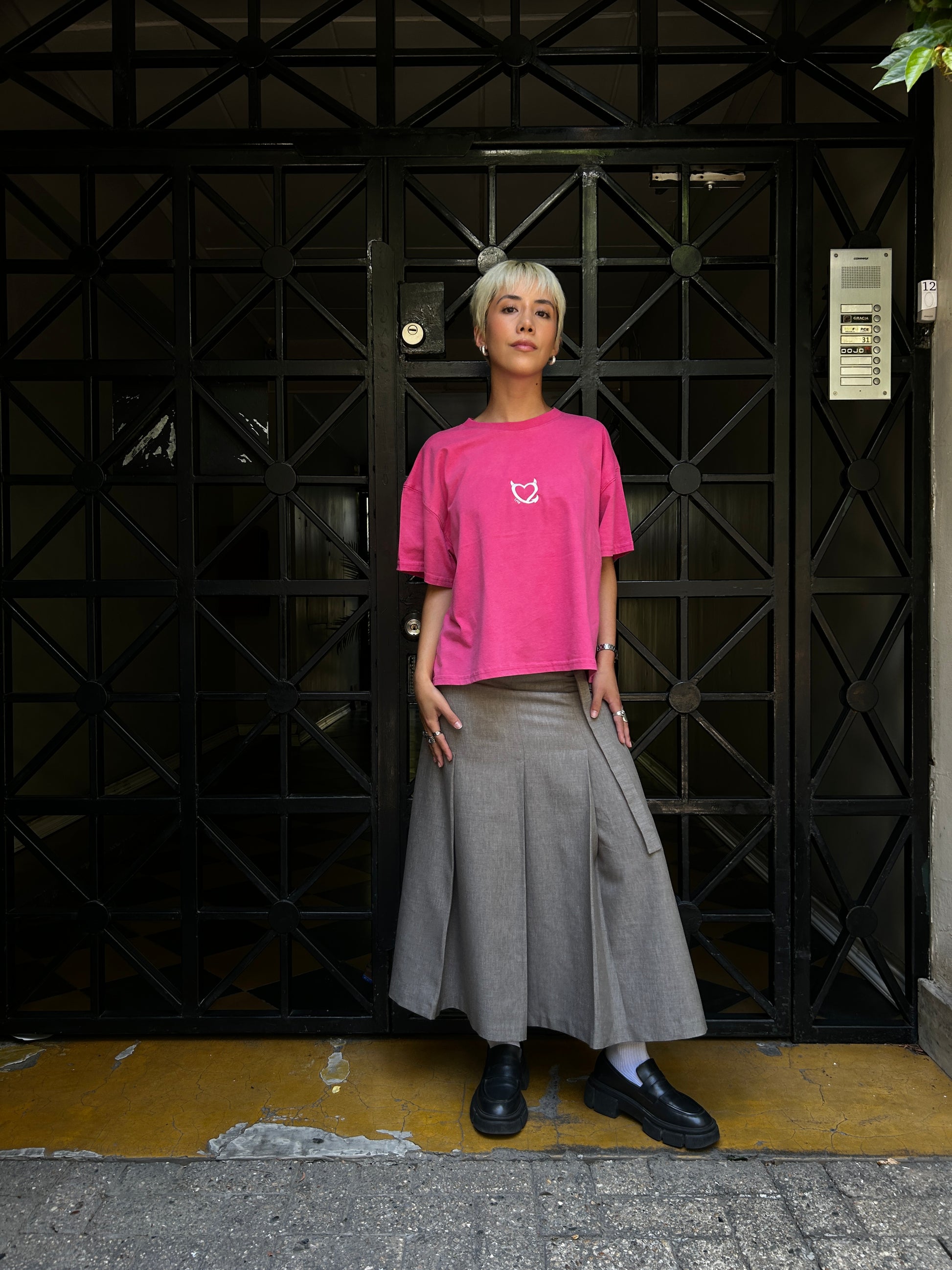 Polera Boxy Fit Fucsia Corazón Diablito Bordada