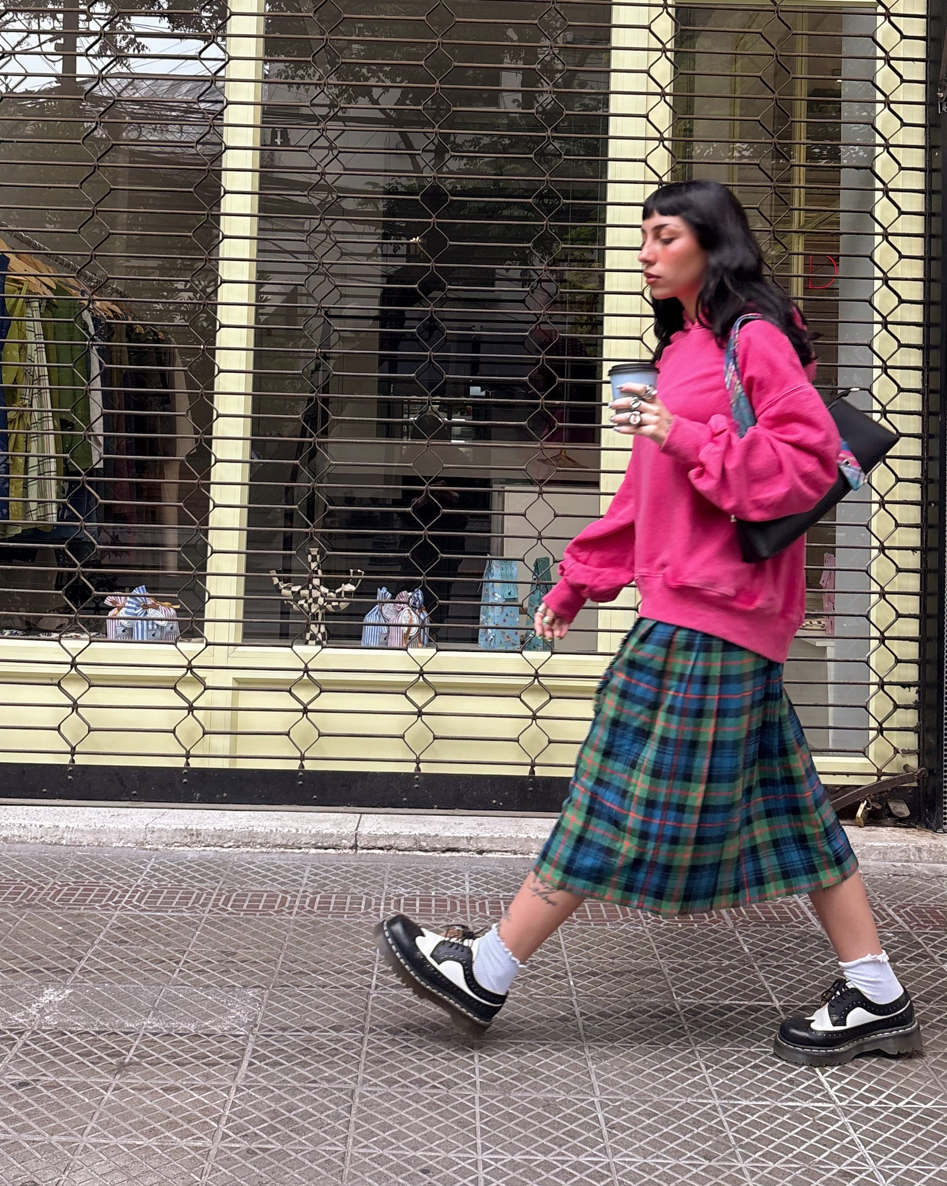 Poleron rosado con gorro desgastado estrella en espalda