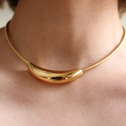 Collar Cleopatra acero inoxidable cierre de imán dorado