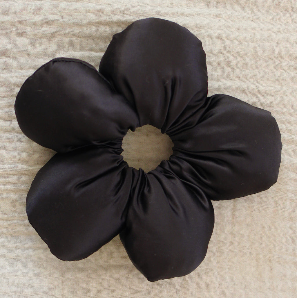 Maxi Scrunchie Flor Rellena Negra