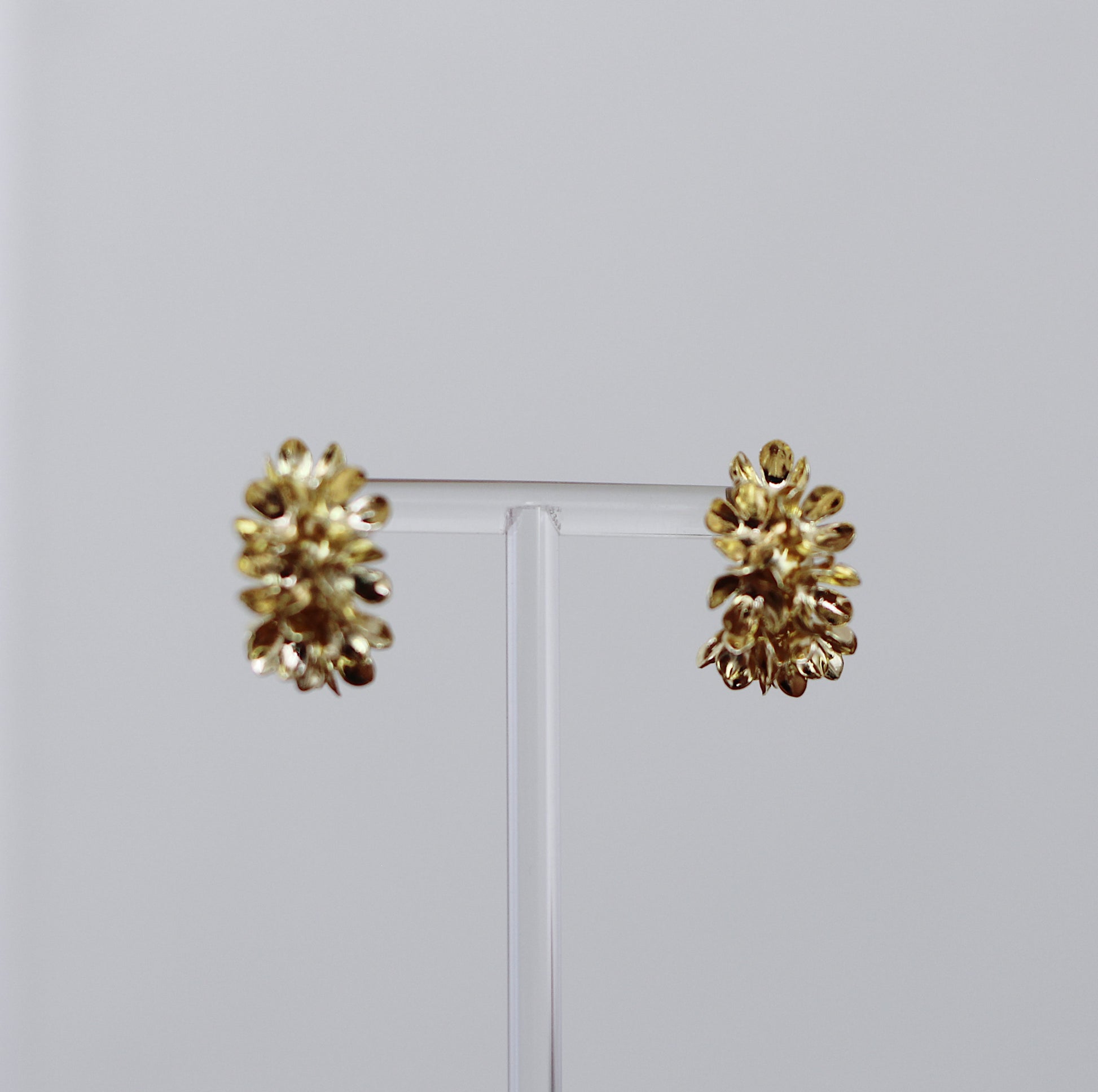 Aros Flor texturizada Doradas