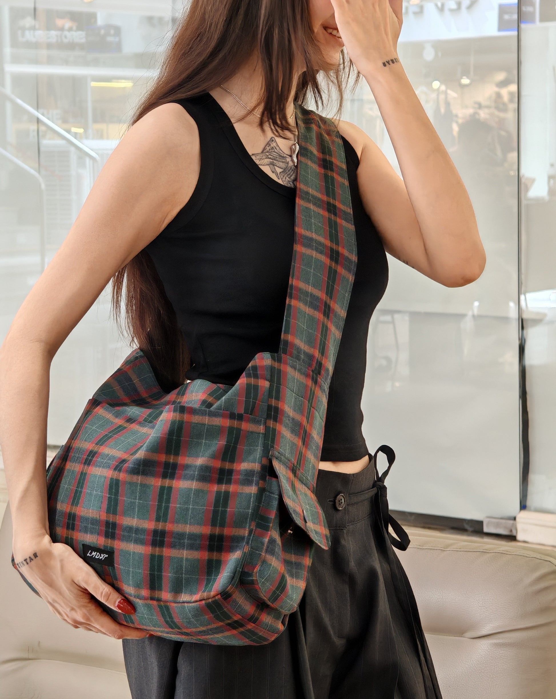 Crossbody cargo bag tartán verde