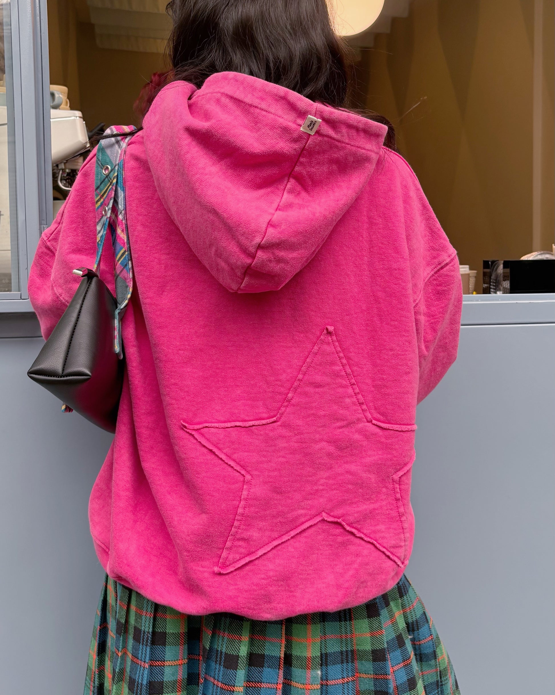 Poleron rosado con gorro desgastado estrella en espalda