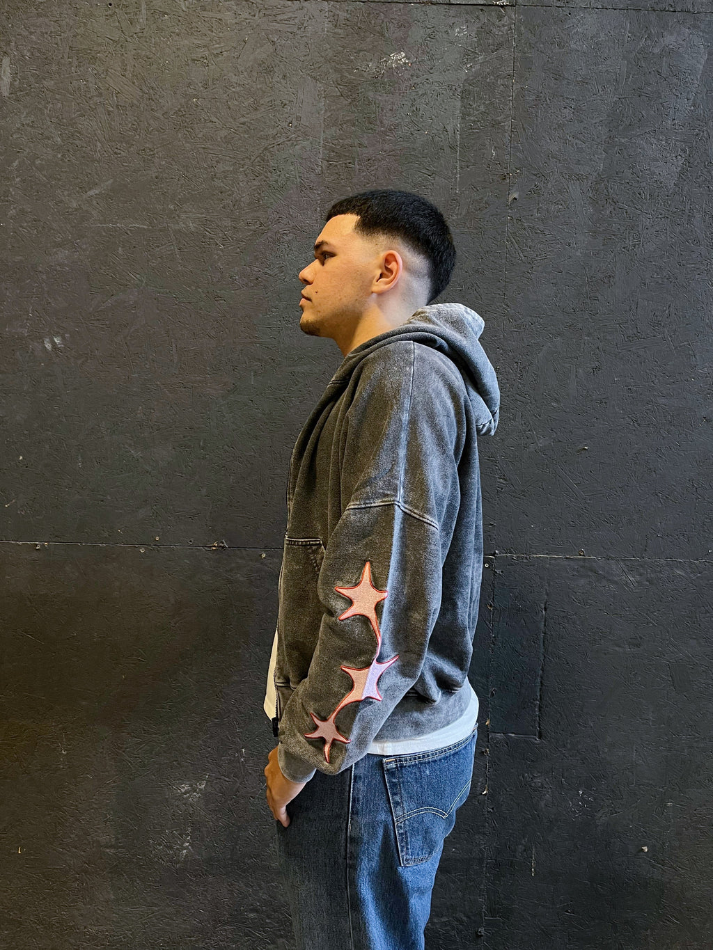 Poleron Gris Boxy Abierto Acid Wash Estrellas Bordadas