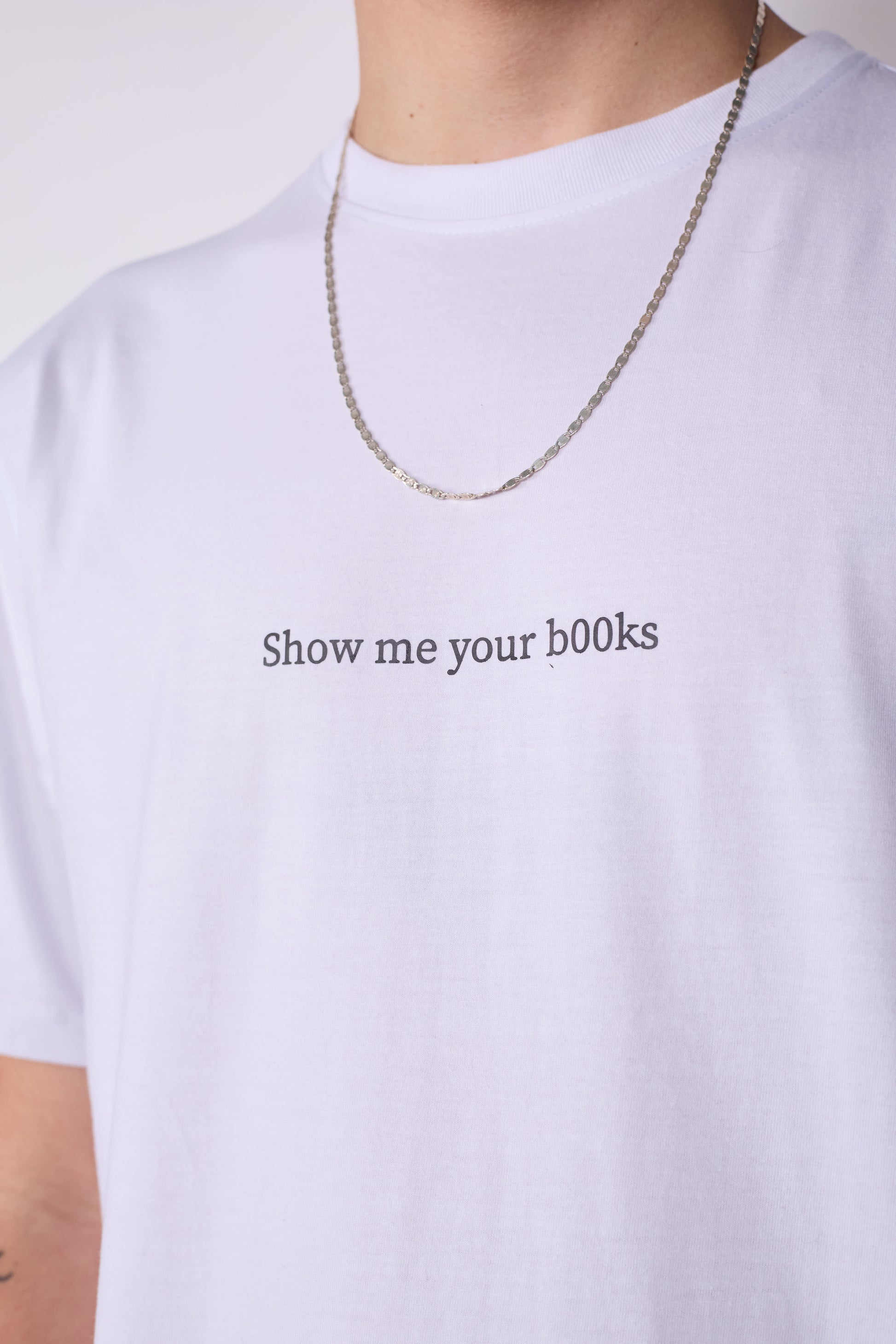 Polera Slim Fit Show me your bOOks.