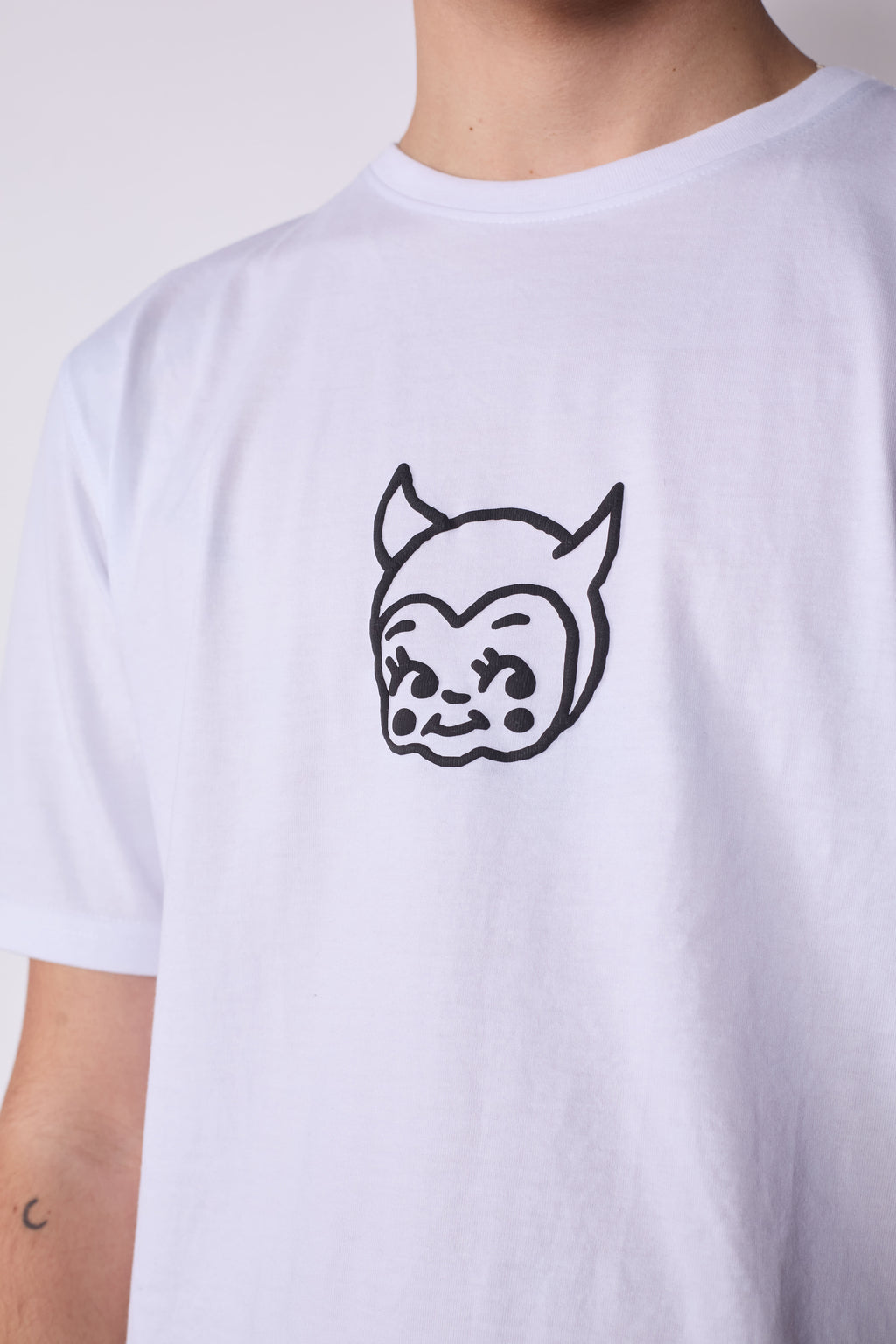 Polera Slim Fit Blanca Diablito