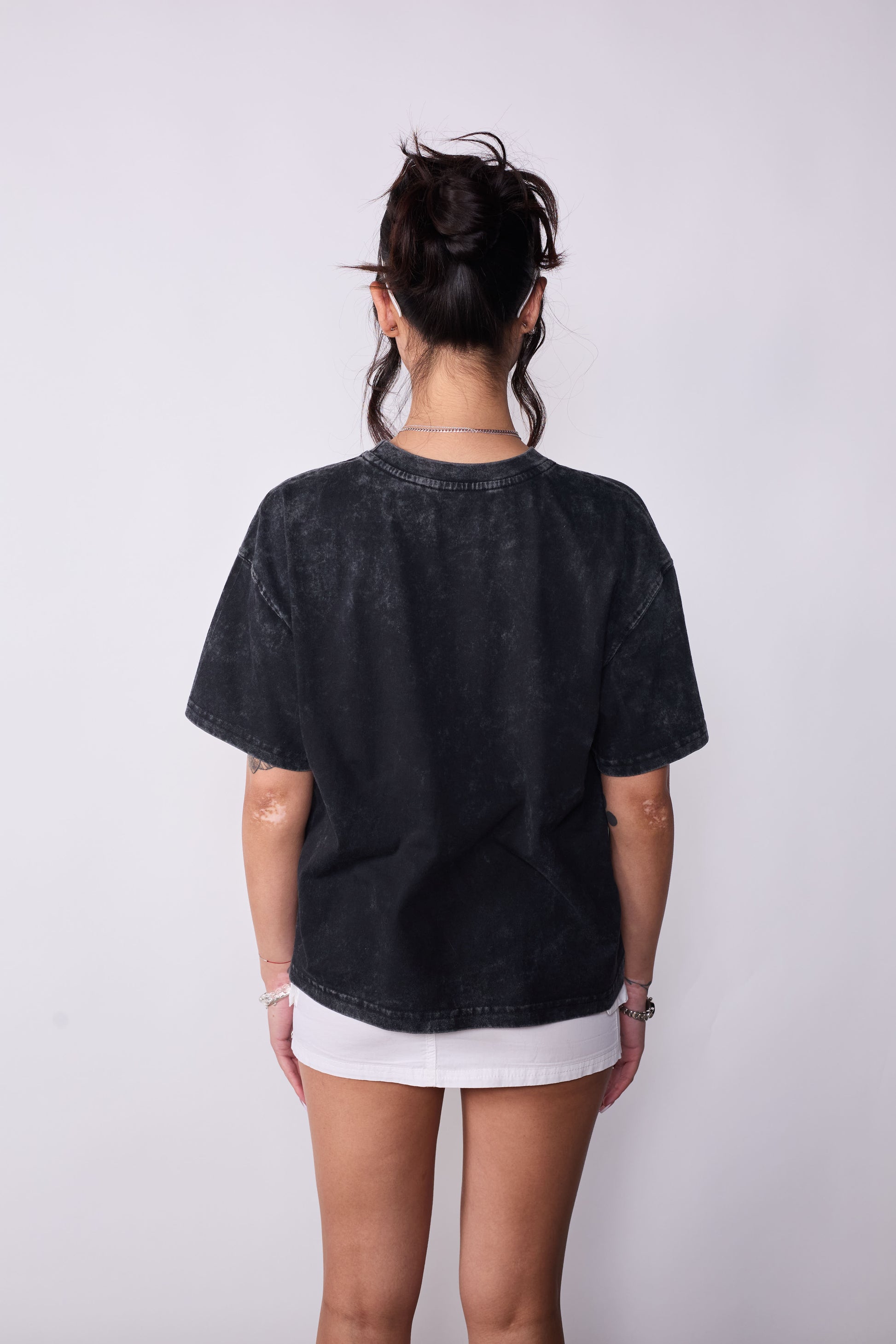 Polera Boxy Fit Negra Estrella Strass Acid Wash