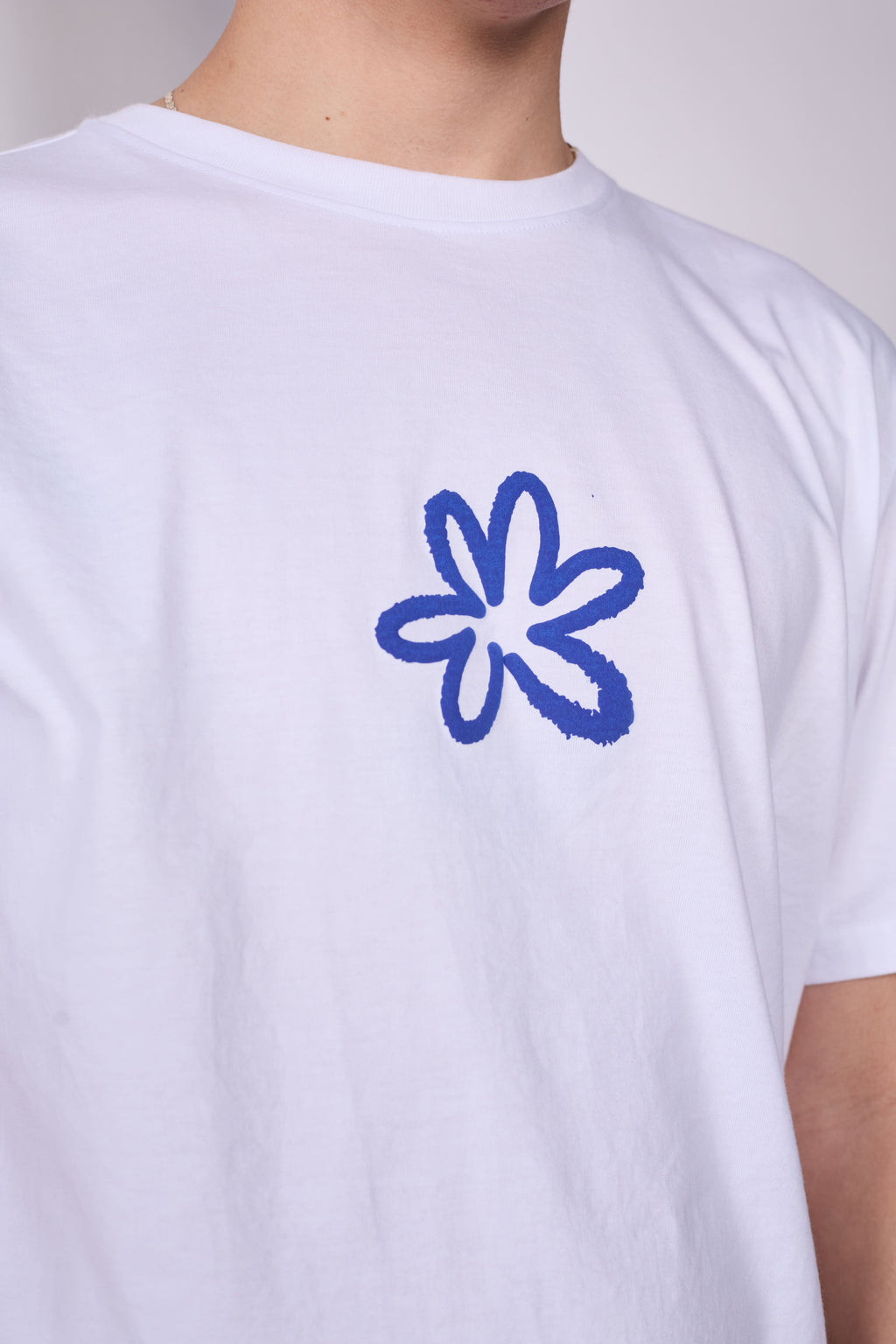 Polera Slim Fit Blanca Flor