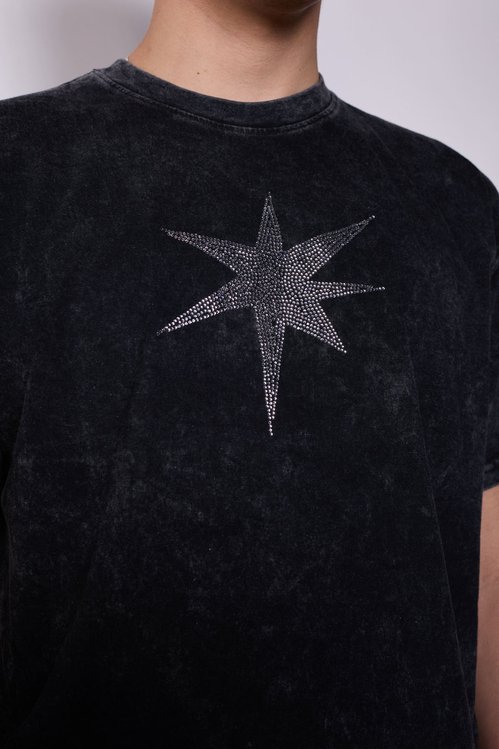 Polera Boxy Fit Negra Estrella Strass Acid Wash