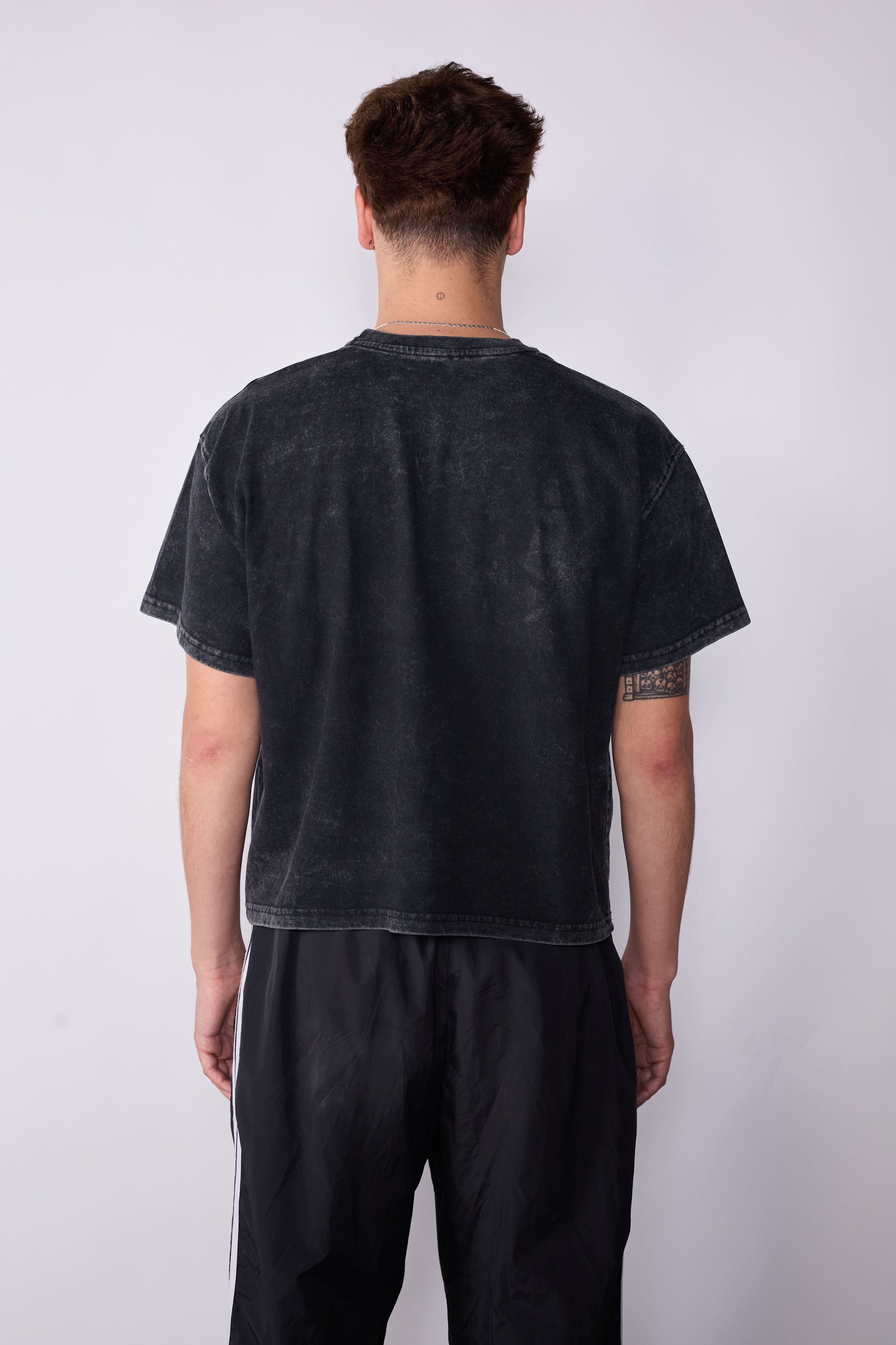 Polera Boxy Fit Negra Estrella Strass Acid Wash