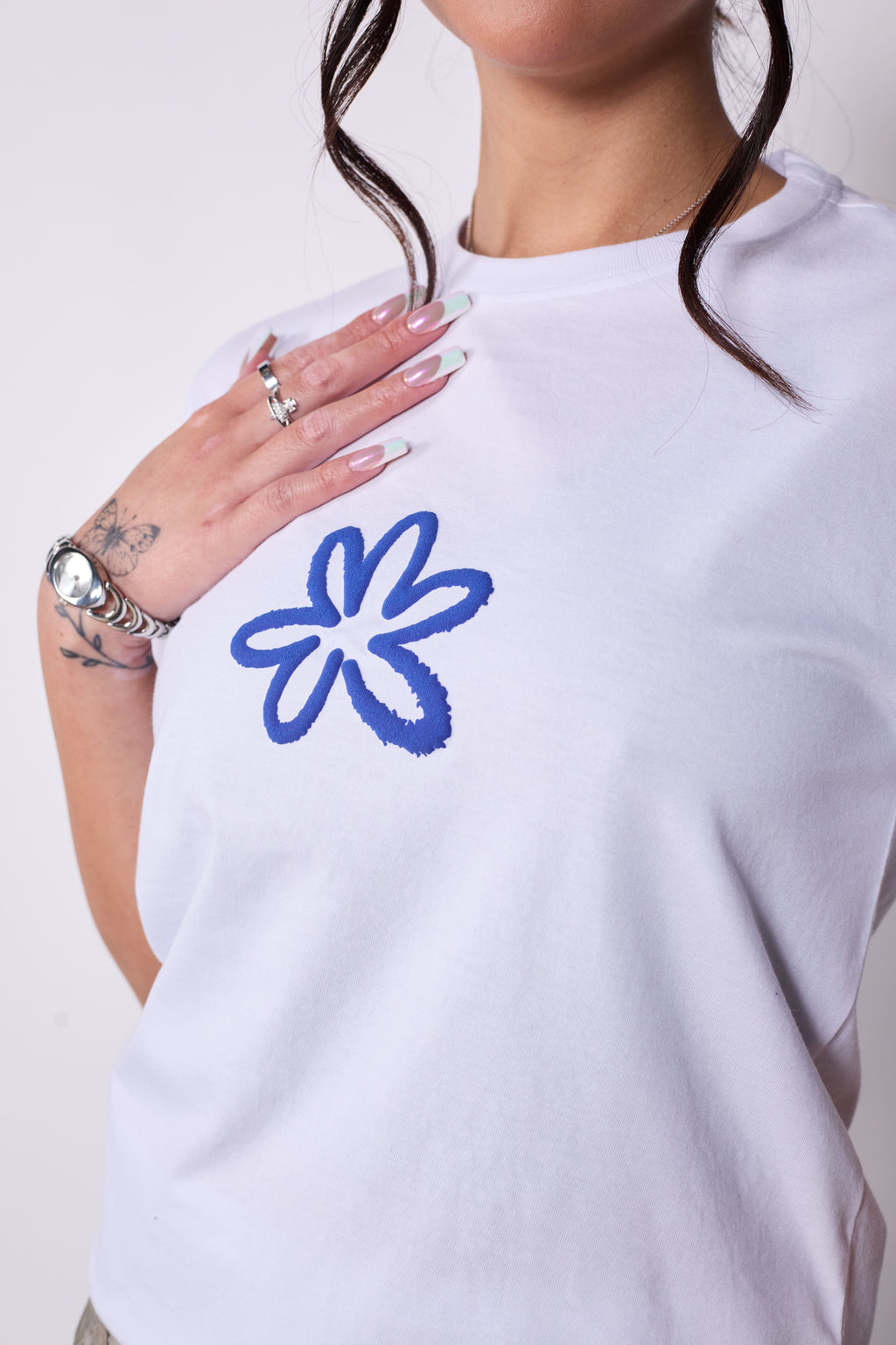 Polera Slim Fit Blanca Flor