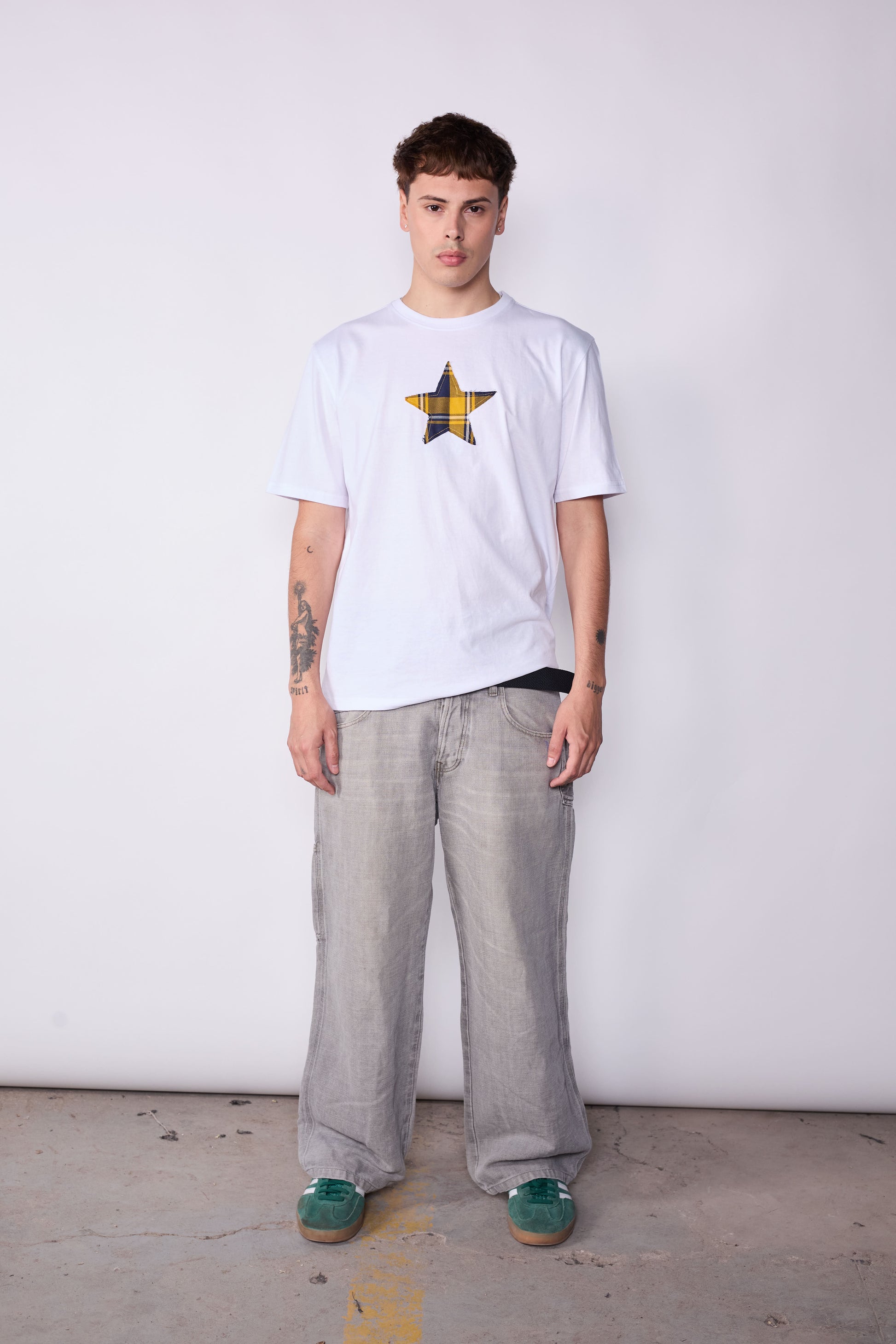 Polera Slim Fit Blanca Estrella Tartán