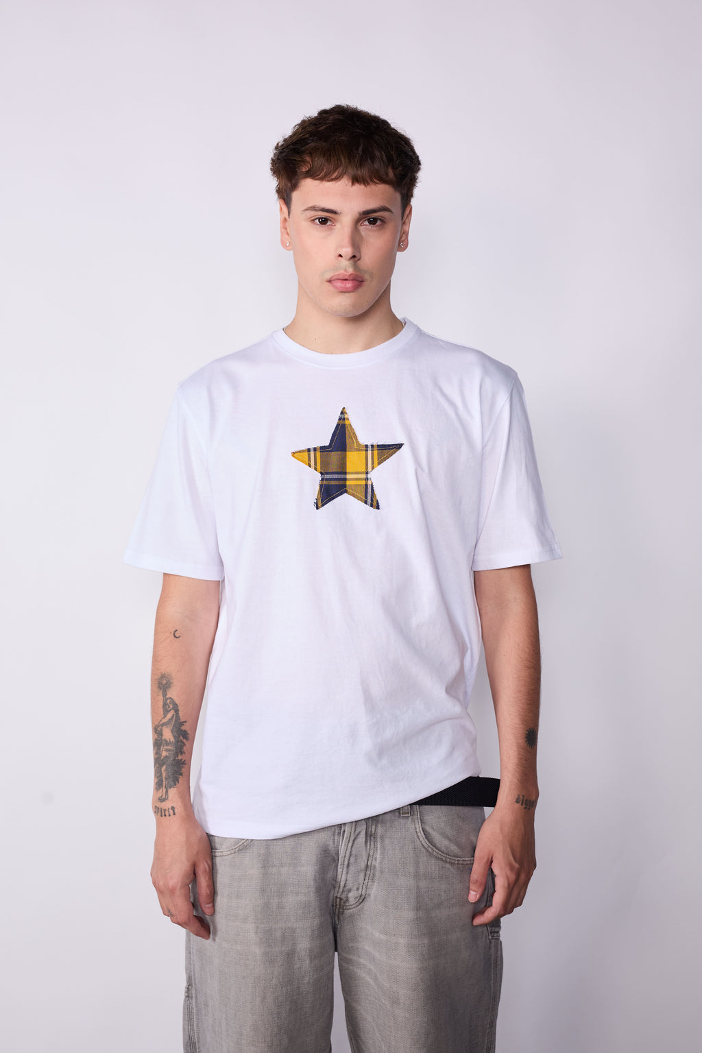 Polera Slim Fit Blanca Estrella Tartán