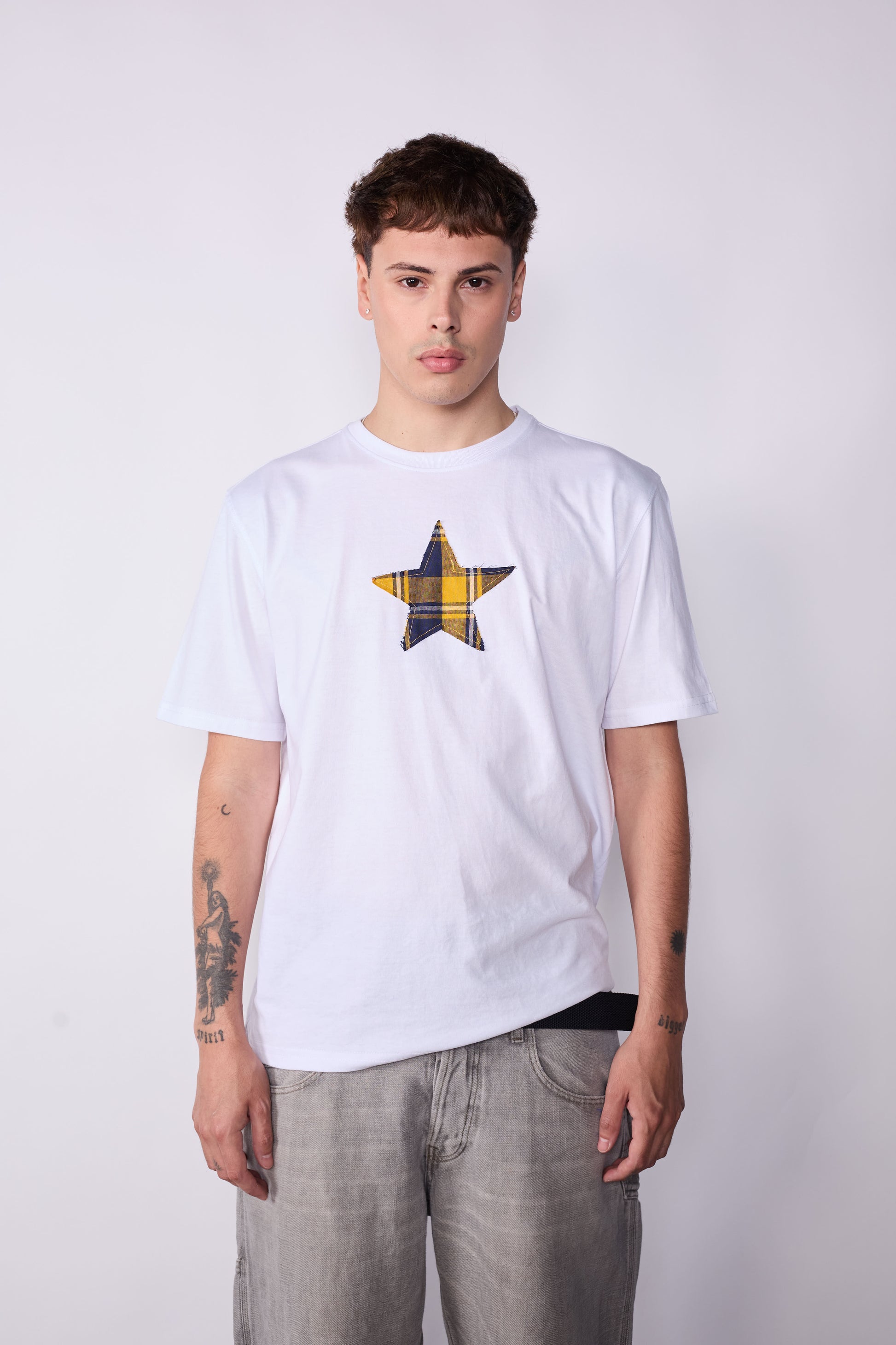 Polera Slim Fit Blanca Estrella Tartán