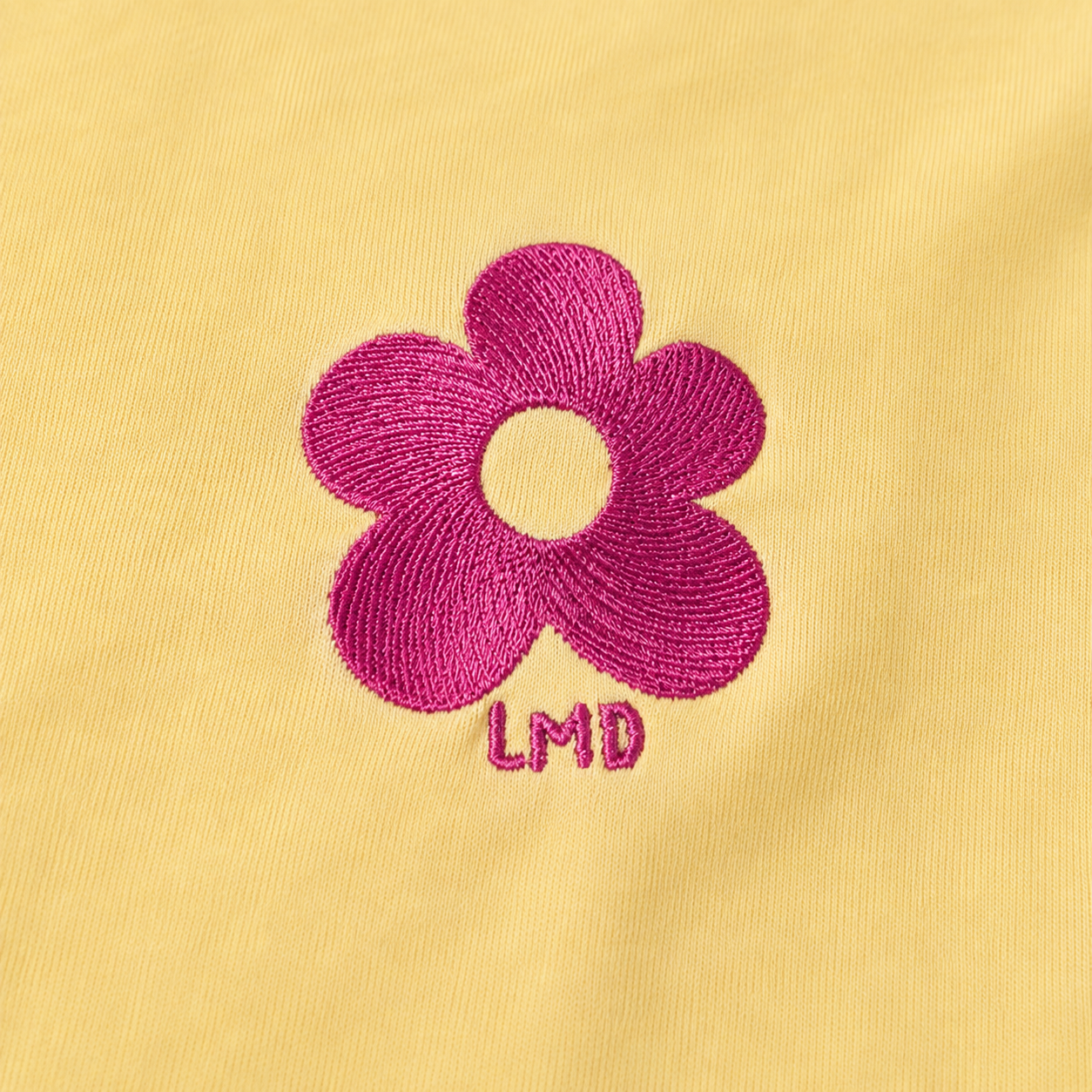 POLERA SLIM FIT FLOWER LMD 🌸
