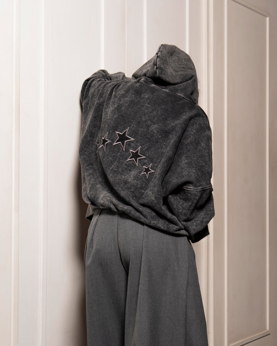 Hoodie 5 Estrellas – Boxy Fit Negro