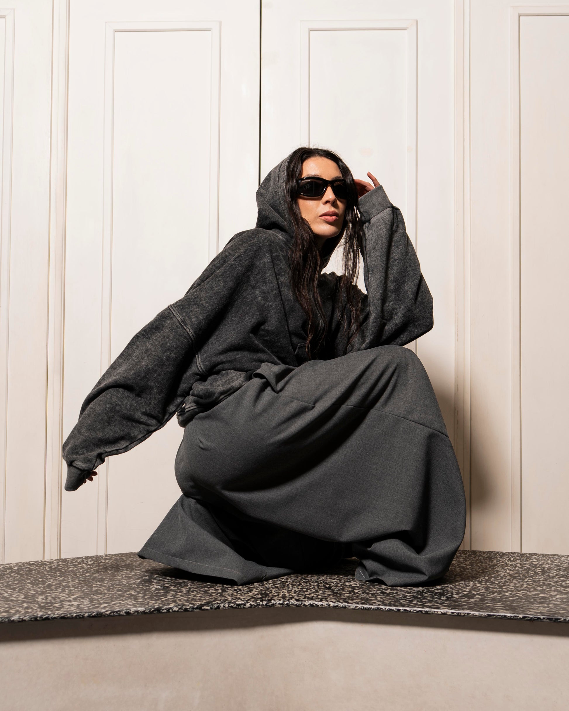 Hoodie 5 Estrellas – Boxy Fit Negro