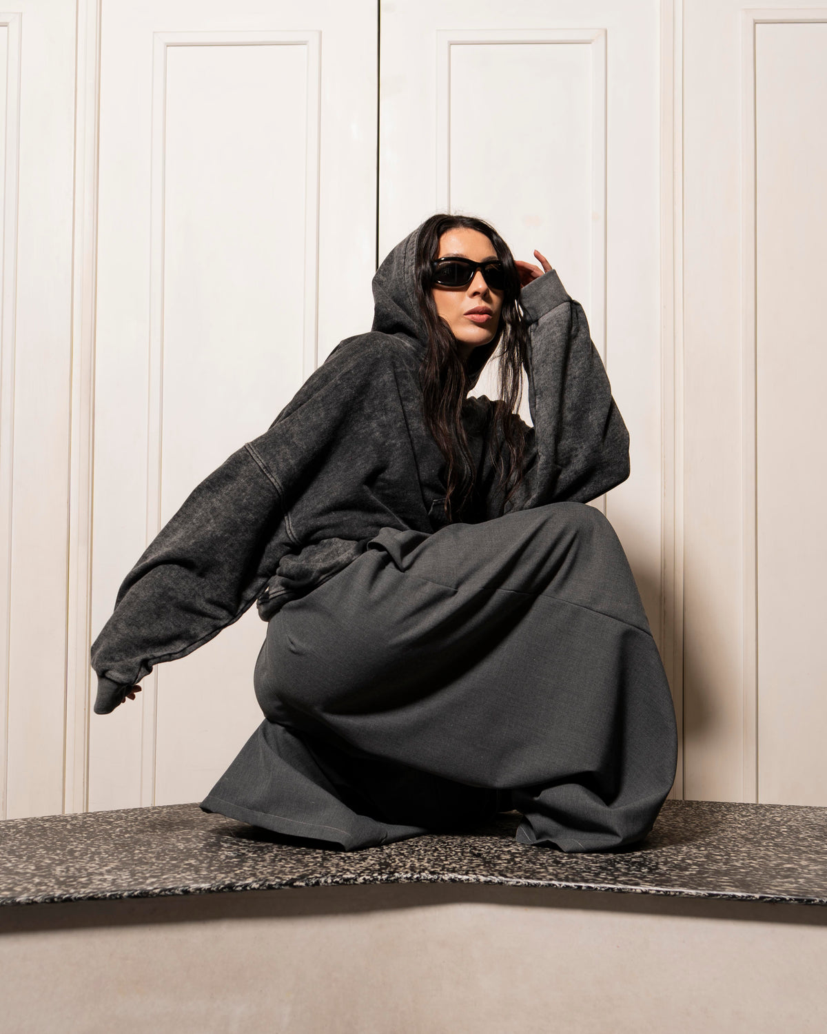 Hoodie 5 Estrellas – Boxy Fit Negro