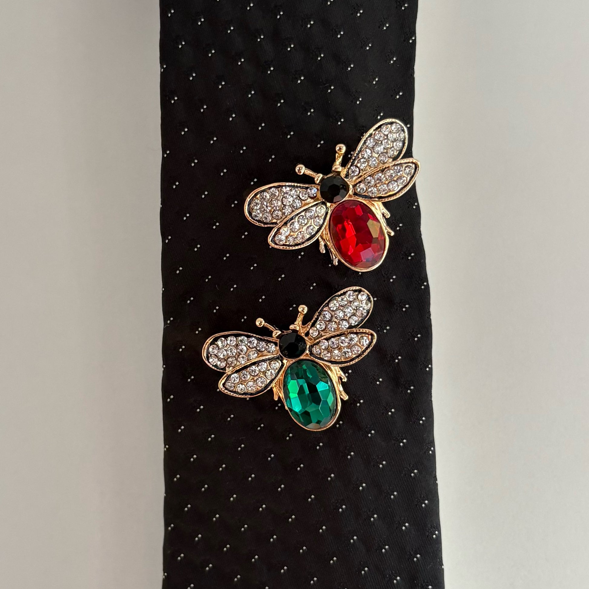 Prendedor Abeja Roja