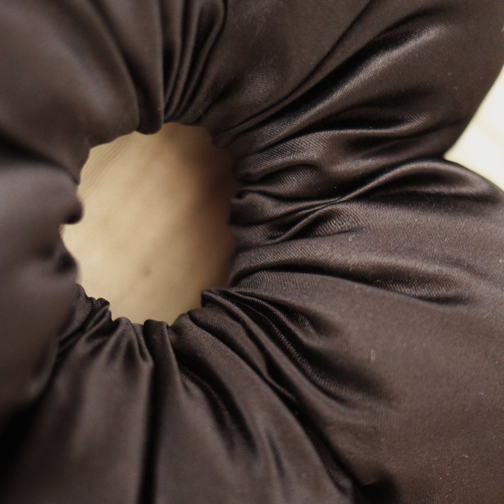 Maxi Scrunchie Flor Rellena Negra