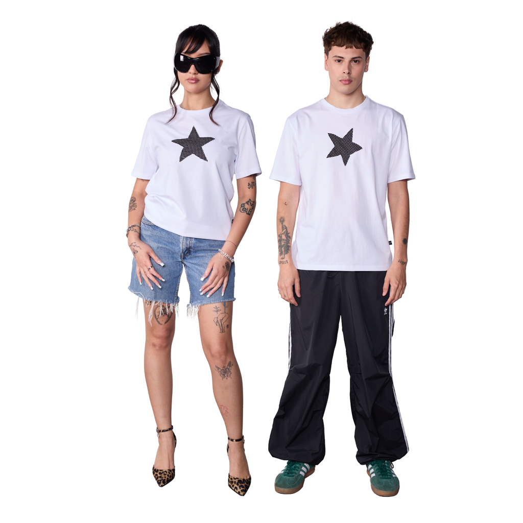 Polera Slim Fit Blanca Estrella Negra Puntos Negros