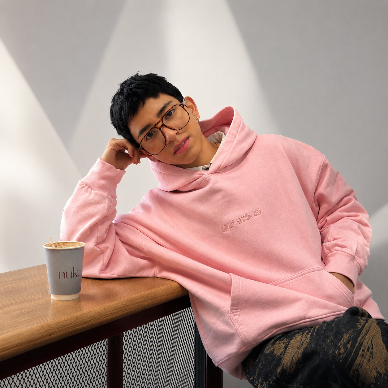 Hoodie Boxy Oversized · Rosado coderas de estrella