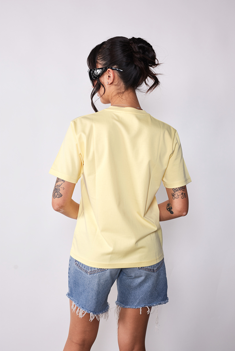 Polera Slim Fit Yellow Butter Bordada You are art.