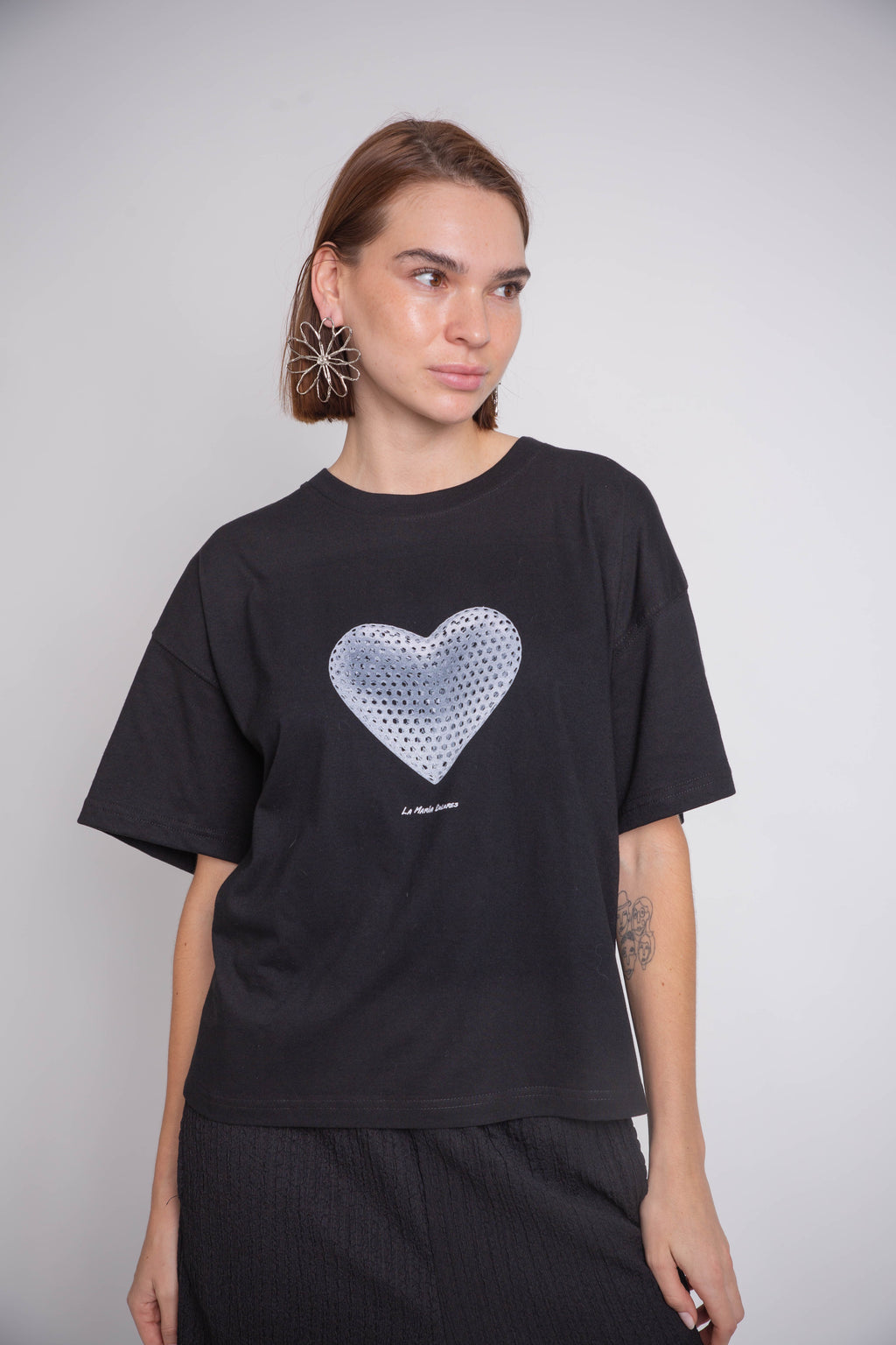 Polera Corazón metálico Negra