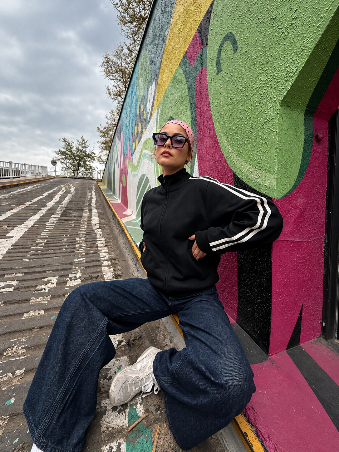 RETRO STRIPES ZIP — BLACK / CREAM